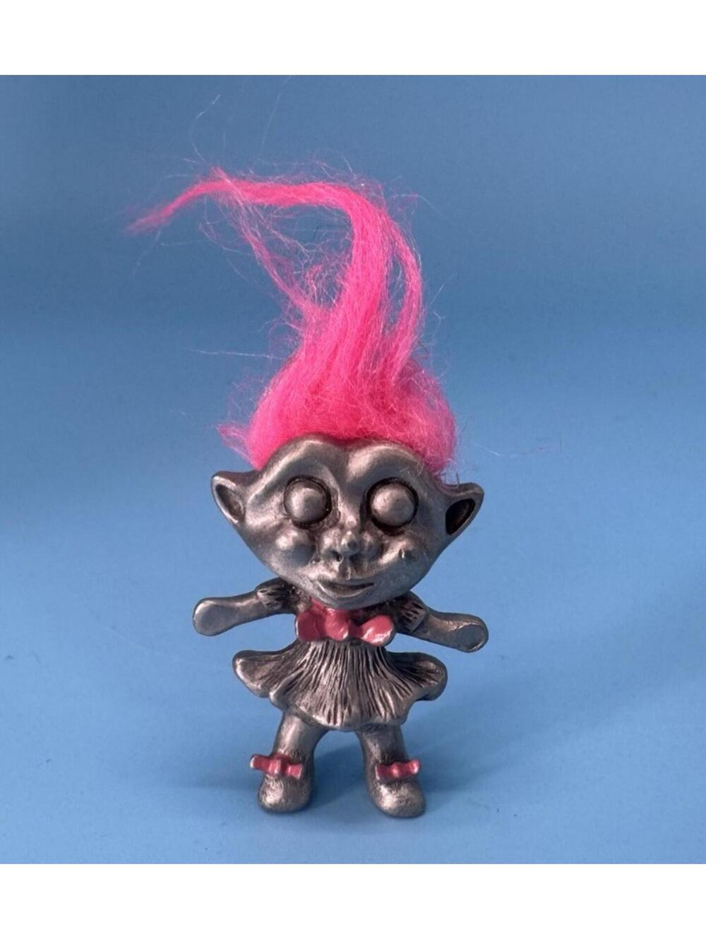 Vintage Rawcliffe Pewter Carved Troll Doll Pendant Pink Hair & Bow 1 5/8” Rare